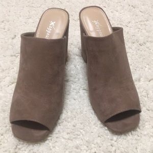 Appeal taupe 8 mule shoes